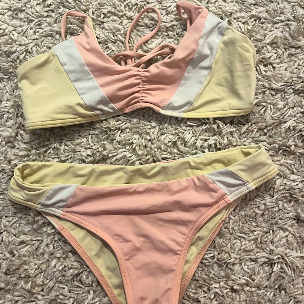 L space bikini set